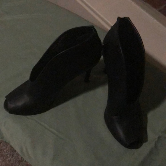 Black booties - Picture 1 of 6